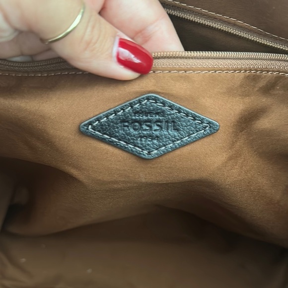 Fossil Black Tote Bag with Sleek Design and Durable Material - Picture 2 of 5